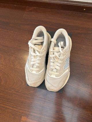 New Balance Talla 39 Beige/Gris