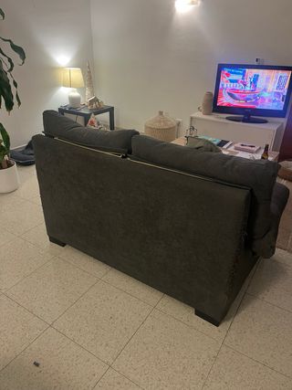 2 Sofás de tela grises.