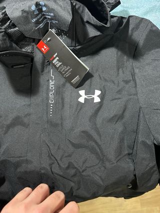 Chaqueta Under Armour Negra