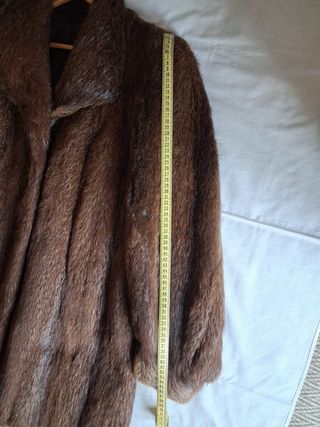 Abrigo de piel marrón