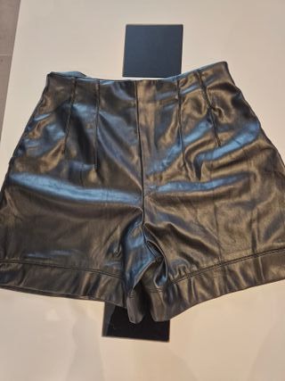 Pantalones cortos efecto piel Talla M