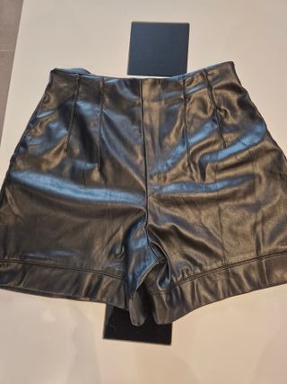 Pantalones cortos efecto piel Talla M