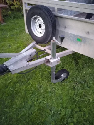 Remolque con freno y toldo