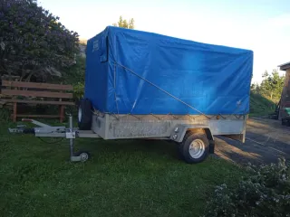 Remolque con freno y toldo