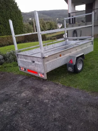 Remolque con freno y toldo