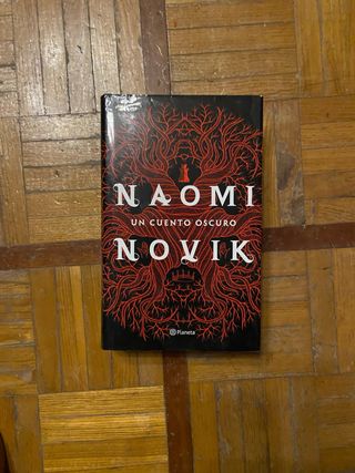 Un cuento oscuro (Naomi Novik)
