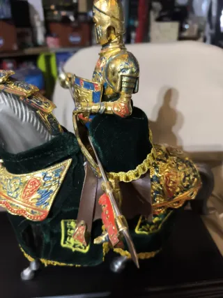 Figura Guerrero Chino a Caballo