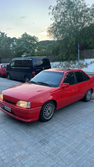 Citroen AX y Opel Kadett E AX y Kadett 1995