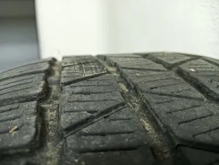 Neumático  235 55 R18