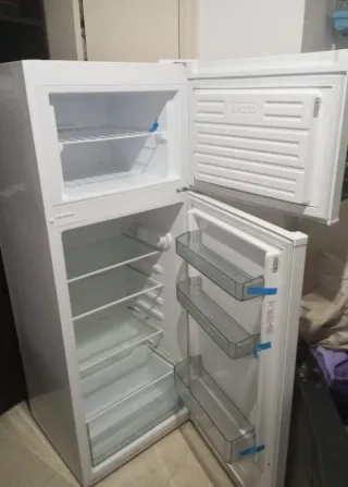 Nevera blanca con congelador