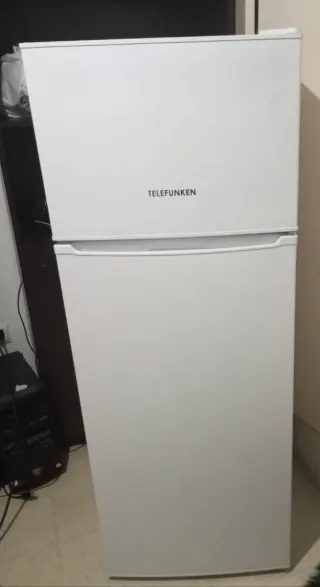 Nevera blanca con congelador