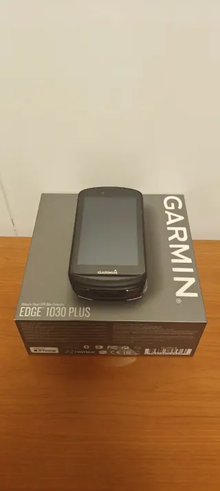 Garmin Edge 1030 Plus + protector Garmin.