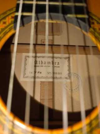 Due chitarre Alhambra una 450 e l'altra 250