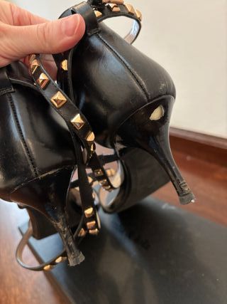 Sandalias DKNY Negras y Doradas Talla 39