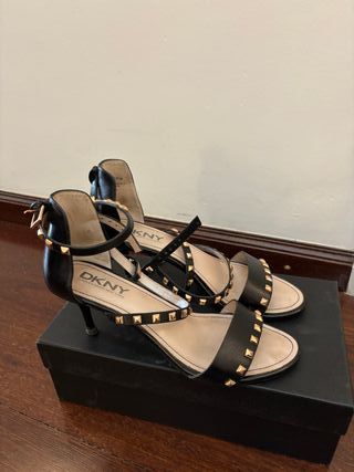 Sandalias DKNY Negras y Doradas Talla 39