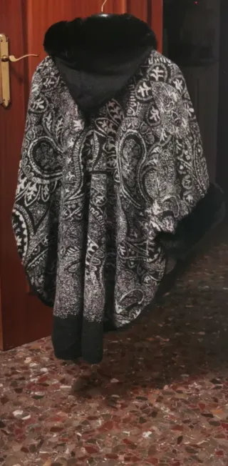 Capa elegante con estampado