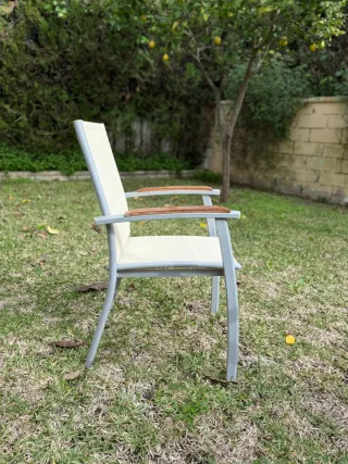 Mesa, 2 Sillones y 4 Sillas Terraza.