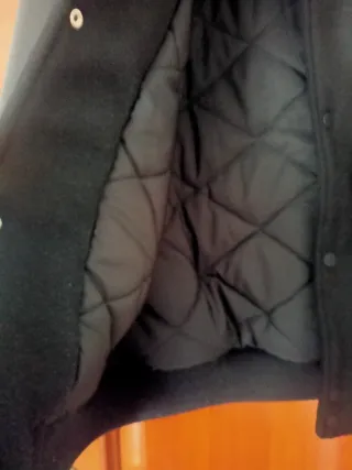 Chaqueta Bomber Zara Negra con Mangas Polipiel