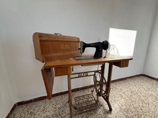 Máquina de coser Alfa vintage