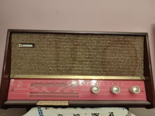 Radio Antigua ASKAR Marrón y Rosa