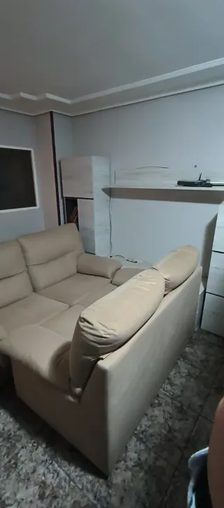 Sofá 2 y 3 plazas beige perfecto estado.