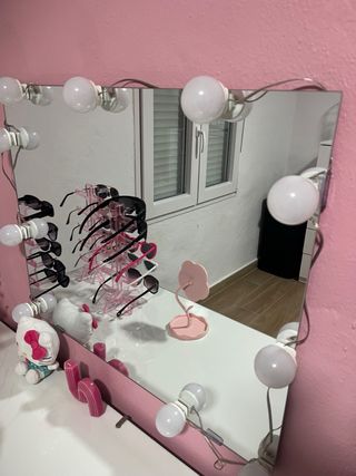 TOCADOR + ESPEJO CON LUCES + TABURETE.