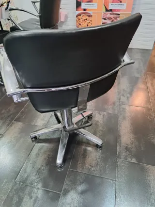 Sillón de peluquería negro