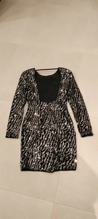 Vestido Negro y Plateado con Lentejuelas