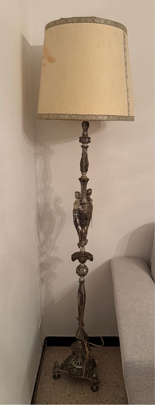 Lámpara de pie antigua metal y tela