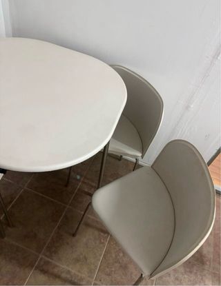 Mesa y 4 Sillas Comedor