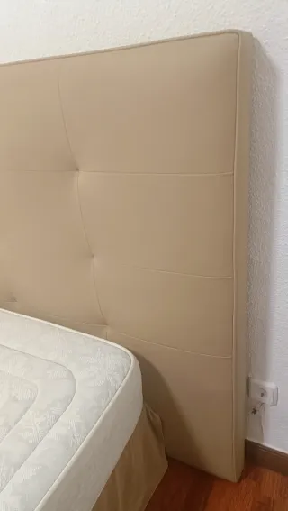 Cabecero de piel beige