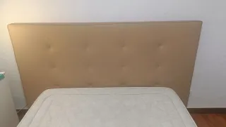 Cabecero de piel beige