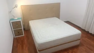 Cabecero de piel beige