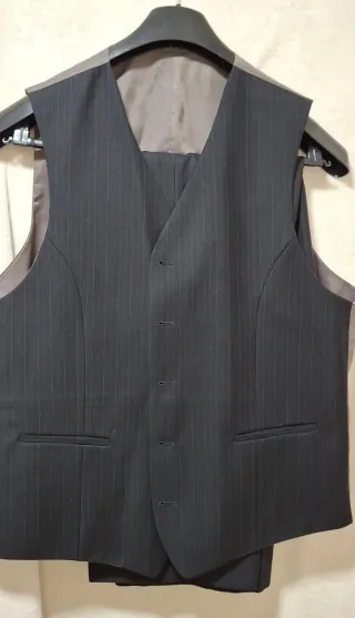 Traje negro 3 piezas raya diplomatica