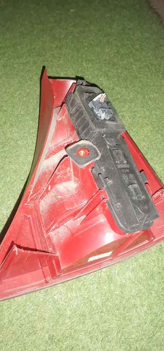 Piloto trasero Clio II con portalámparas