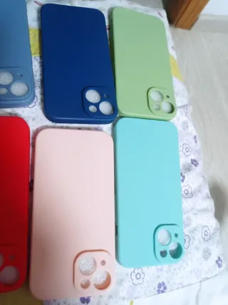 Fondi per iPhone 14 Nuovi Vari Colori