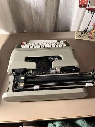 Máquina de escribir Olivetti Lettera 35