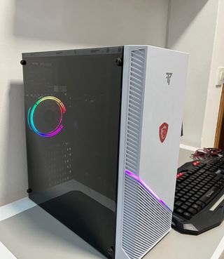 Torre PC Gaming MSI Blanca y Negra