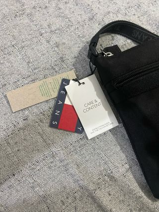 Bolso bandolera Tommy Hilfiger negro