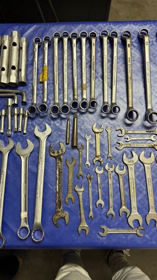 Juego de llaves fijas y estrellas.