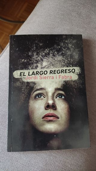 Tres sombreros de copa, el color de la oscuridad,