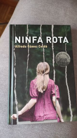 Tres sombreros de copa, el color de la oscuridad,