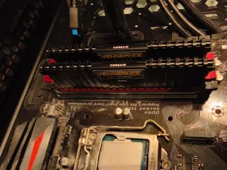 Gigabyte aorus Z370, RAM 16gb,i7 8700,