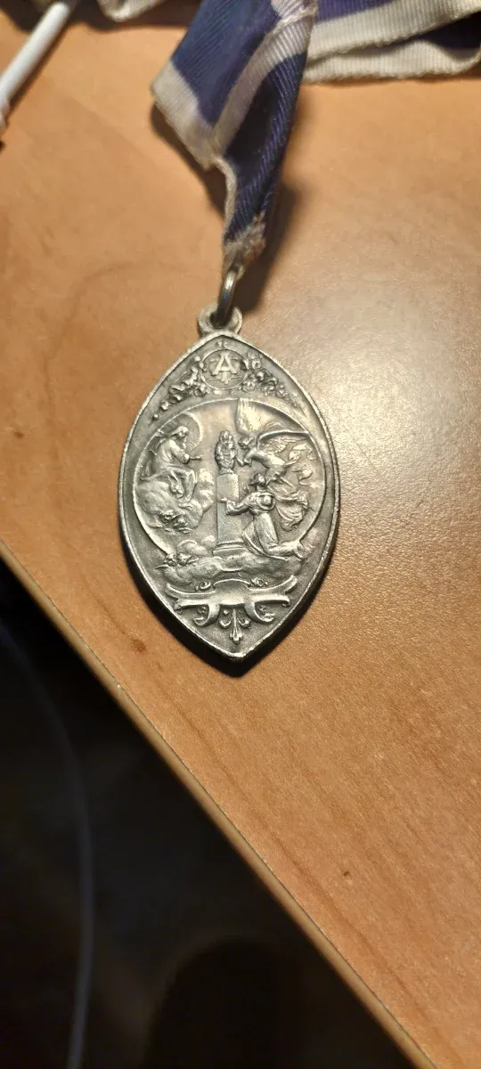 Rosario y 2 medallas vintage