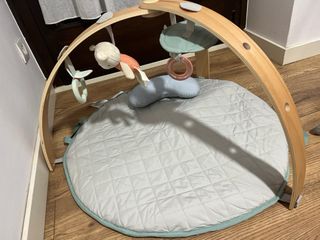 Gimnasio de madera para bebé