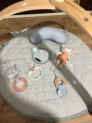 Gimnasio de madera para bebé