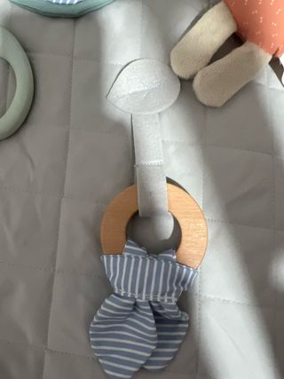 Gimnasio de madera para bebé