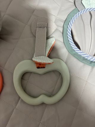 Gimnasio de madera para bebé