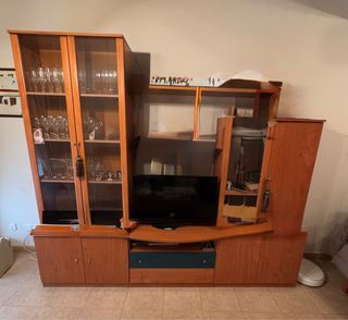 Mueble de salón madera y cristal