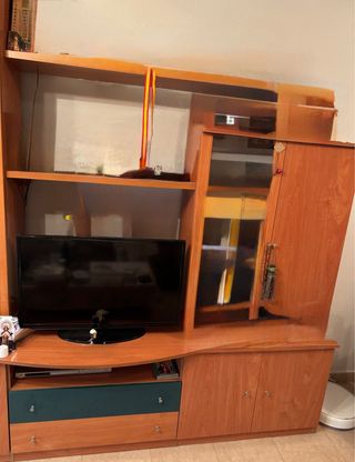 Mueble de salón madera y cristal